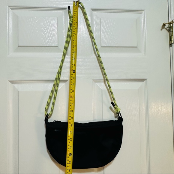 Vans Belay Crescent Bag Purse Black Crossbody Bag with Adjustable Strap - Picture 11 of 11